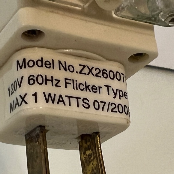 Wreath Night Light w/ Flicker Flame Bulb Christmas Holiday Plastic Vintage READ - Picture 8 of 13